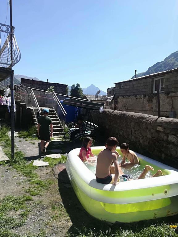 Nikoloz Guesthouse Kazbegi Eksteriør billede