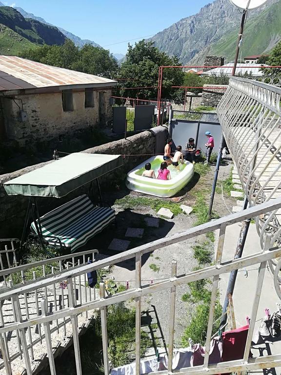 Nikoloz Guesthouse Kazbegi Eksteriør billede
