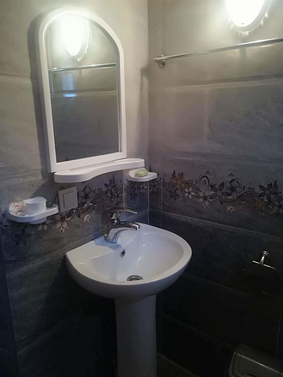 Nikoloz Guesthouse Kazbegi Eksteriør billede