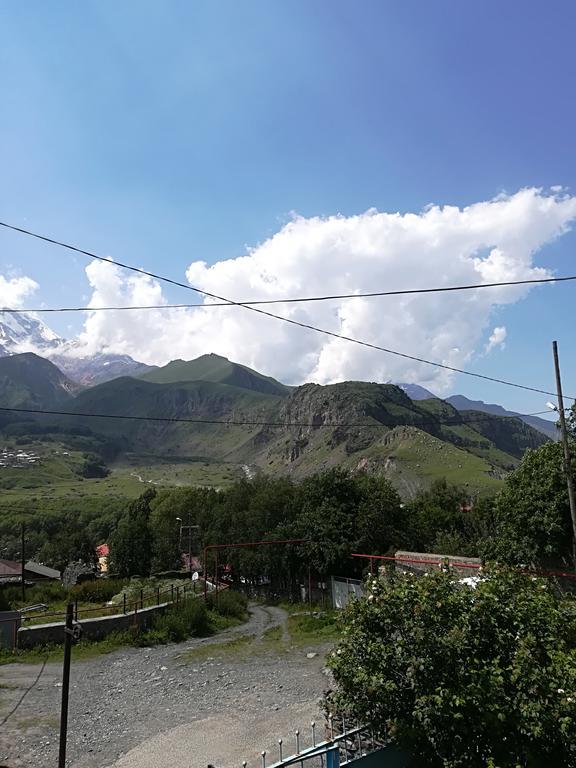 Nikoloz Guesthouse Kazbegi Eksteriør billede