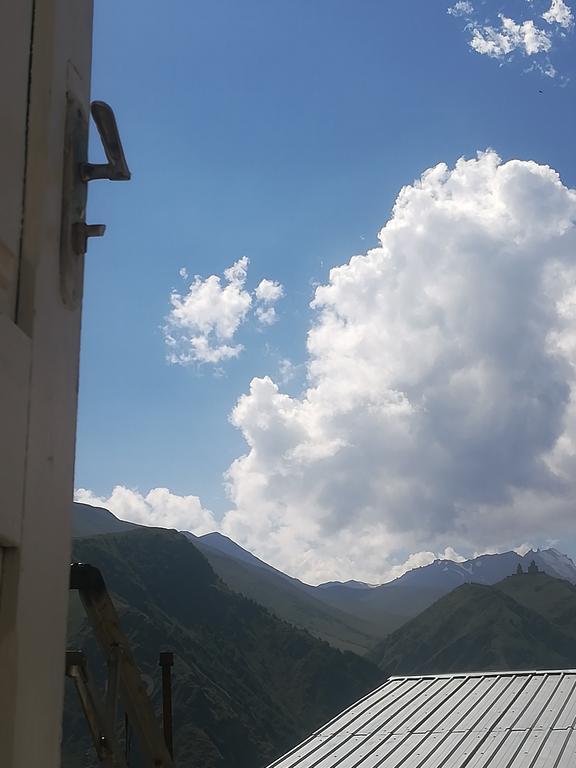 Nikoloz Guesthouse Kazbegi Eksteriør billede