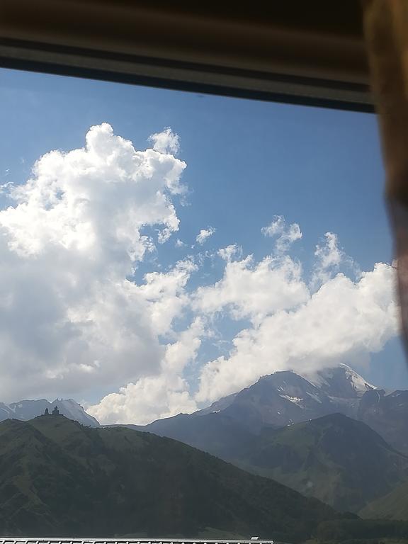 Nikoloz Guesthouse Kazbegi Eksteriør billede